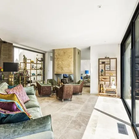 Apartment Paradiso